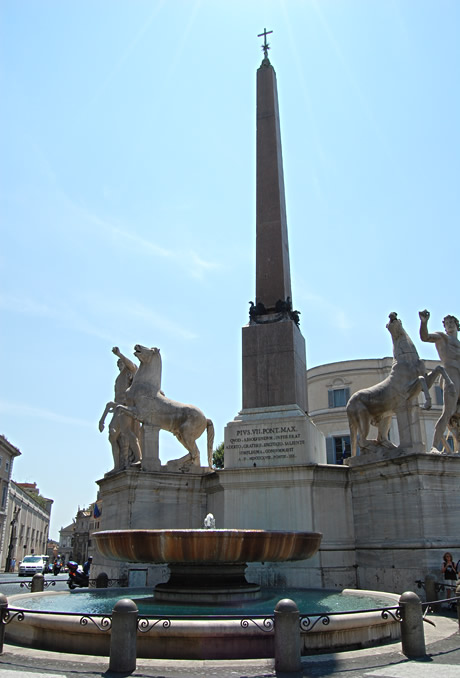 Die Fontana dei Dioscuri auf der Piazza del Quirinale in Rom foto