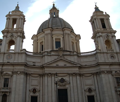 Die Kirche Sant Agnese in Agone auf der Piazza Navona in Rom foto