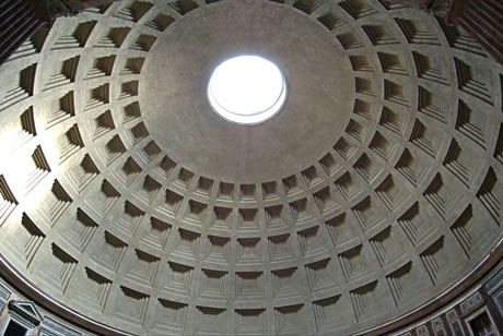 Die Kuppel mit Opaion des Pantheon von Rom foto