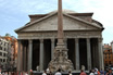 Der Piazza Del Pantheon In Rom