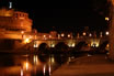 Die Engelsbruecke Ueber Den Tiber In Rom Bei Nacht