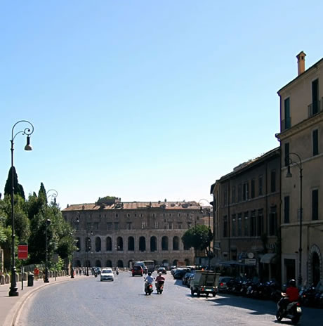 Via del Teatro di Marcello Rom foto