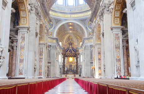 Dans la basilique Saint-Pierre du Vatican photo