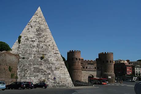 Pyramide de Cestius à Rome photo