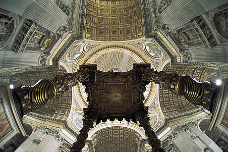 Saint-Pierre Balanchine sur l'autel de la basilique Saint-Pierre au Vatican photo