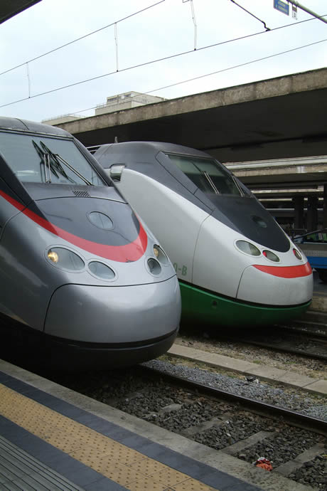 Treni Eurostar alla stazione Termini di Roma foto