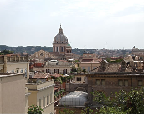 Acoperisusi vazute de pe terasa Pincio din Roma foto