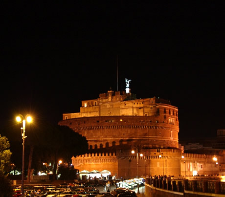 Vedere nocturna a castelului Sant Angelo foto