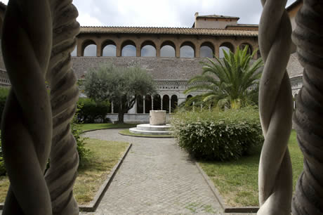Базилика Сан - Джованни Латерано в Риме фото