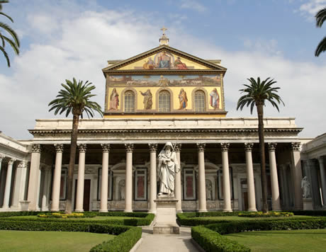Базилика Сан-Паоло-фуори-мура в Риме фото
