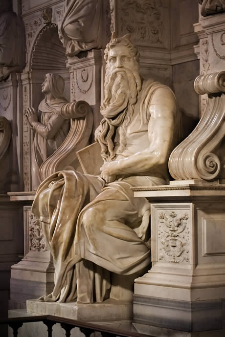 Моисей работа Микеланджело в церкви Сан-Пьетро-ин-Винколи Рим фото