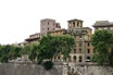 Здания на берегу Тибра в Риме