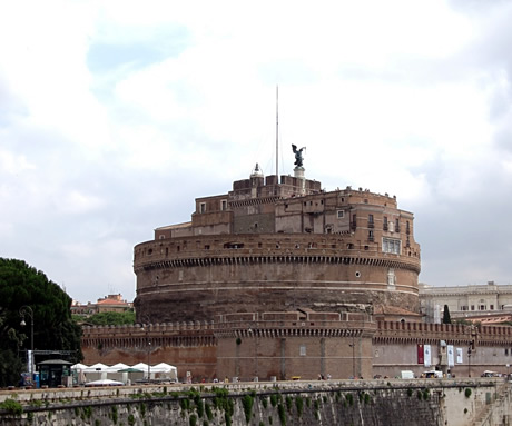 Замок Сант-Анджело в Риме фото